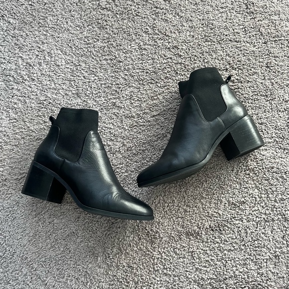 Steve Madden Womens Erika Leather Closed Toe Ankle Chelsea Boots - Picture 4 of 12